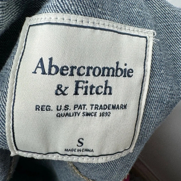 ABERCROMBIE AND FITCH Medium Wash Slightly Distressed Jean Jacket Size Small - Picture 3 of 4